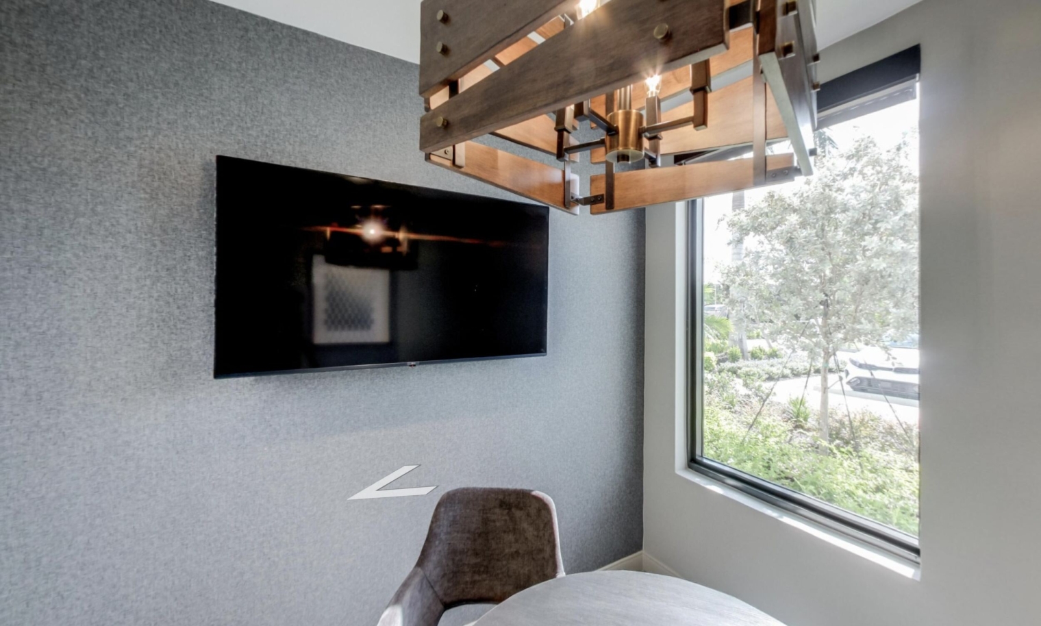 alary tour meeting room